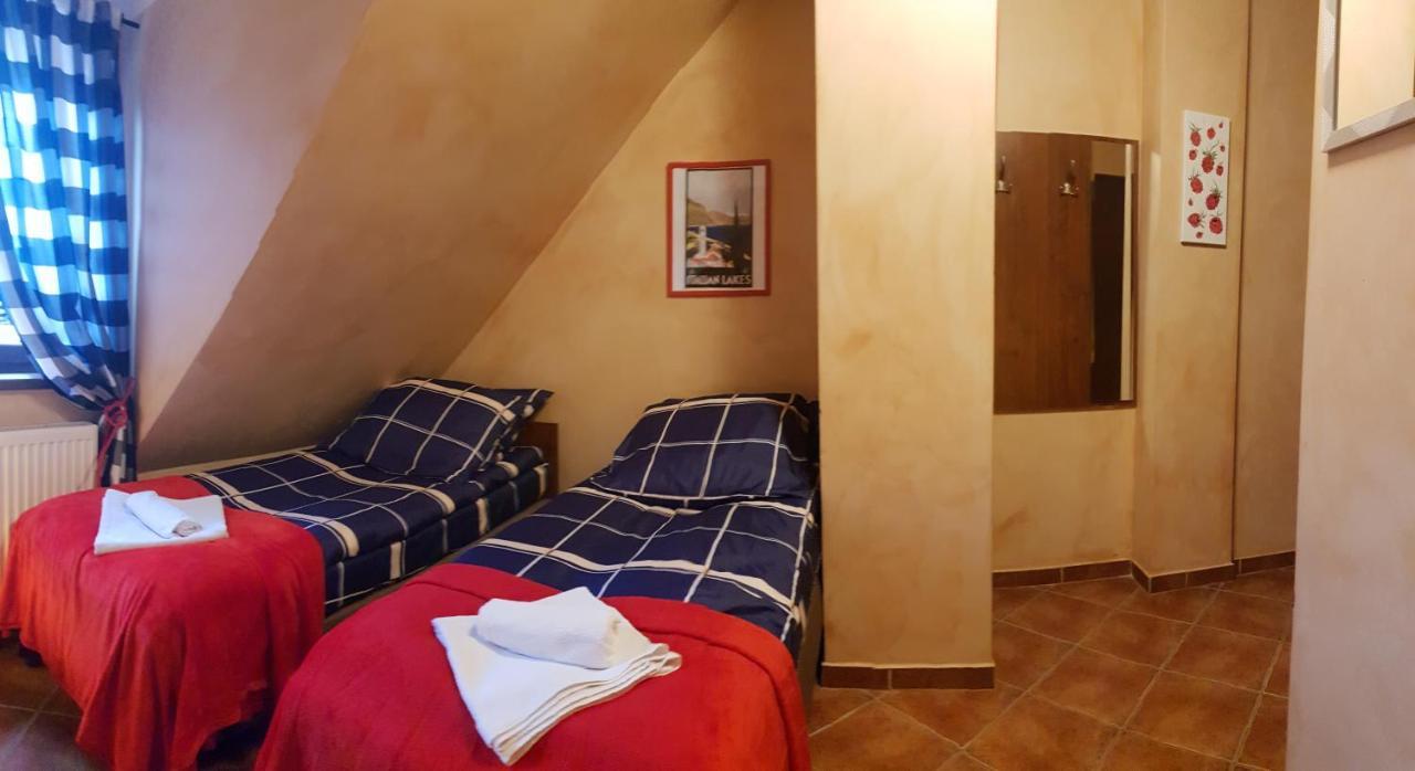 Malinowy Dwor Hotel Ruda Slaska Kültér fotó