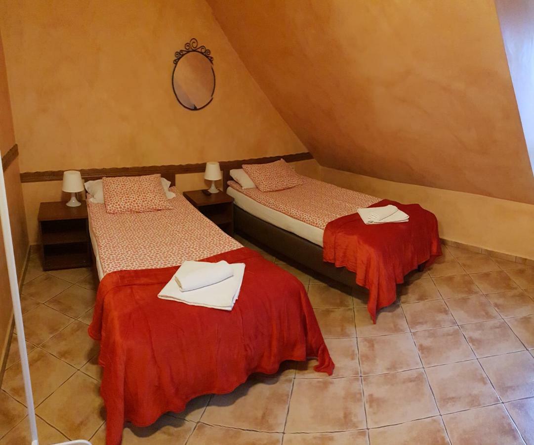 Malinowy Dwor Hotel Ruda Slaska Kültér fotó
