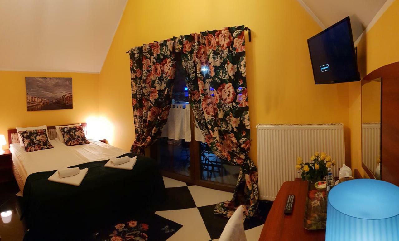 Malinowy Dwor Hotel Ruda Slaska Kültér fotó