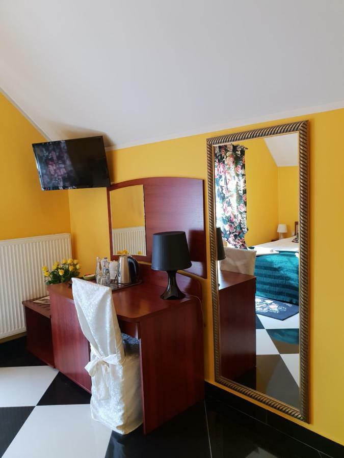 Malinowy Dwor Hotel Ruda Slaska Kültér fotó