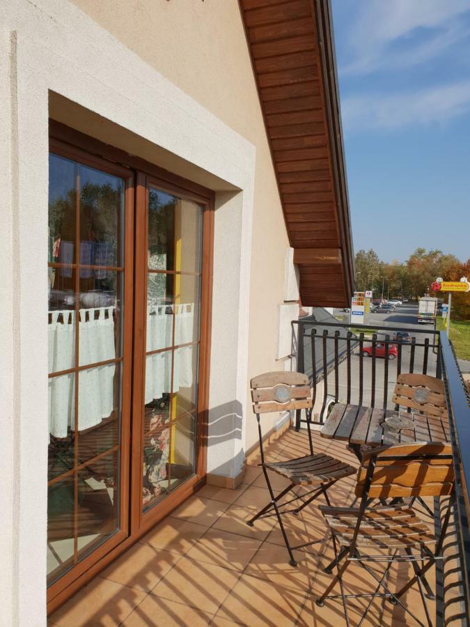 Malinowy Dwor Hotel Ruda Slaska Kültér fotó