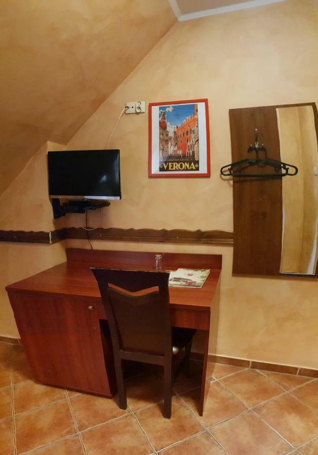 Malinowy Dwor Hotel Ruda Slaska Kültér fotó