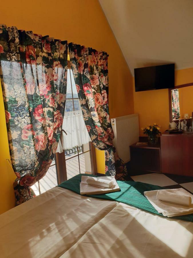 Malinowy Dwor Hotel Ruda Slaska Kültér fotó